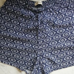 Abercrombie - Navy Patterned Boho Flow Shorts